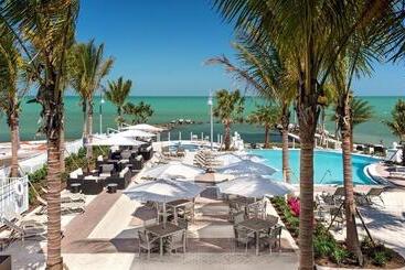 هتل Courtyard By Marriott Faro Blanco Resort