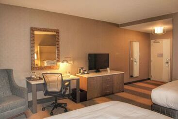 هتل Doubletree By Hilton Reading