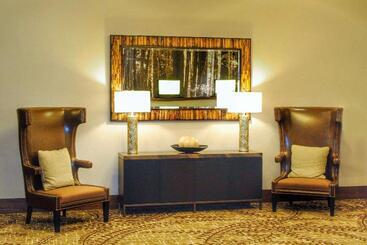 هتل Doubletree By Hilton Reading