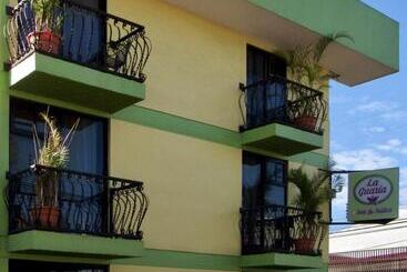 هتل La Guaria Inn & Suites
