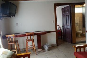 هتل La Guaria Inn & Suites