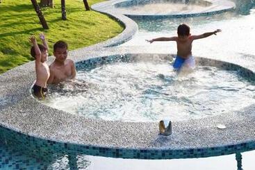 هتل Fuli Hot Spring Resort