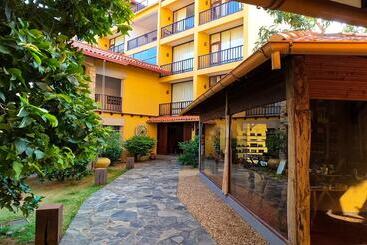 هتل Thaulle Ayurveda Resort   Yala