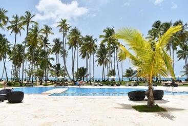 استراحتگاه Coson Bay