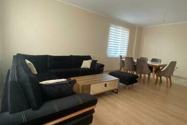 Apartament Jony Hamallaj - Maminas