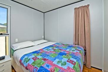 هتل Albany Holiday Park