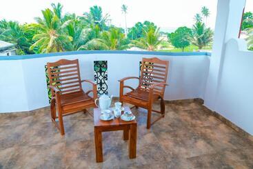 هتل Chami Villa Bentota