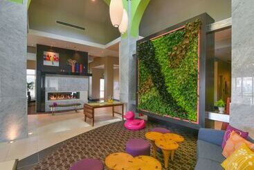 هتل Hilton Garden Inn Raleigh /crabtree Valley
