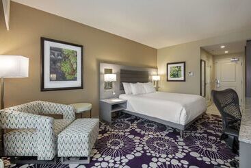 هتل Hilton Garden Inn Raleigh /crabtree Valley