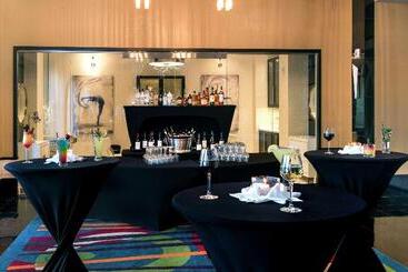 هتل Hilton Garden Inn Raleigh /crabtree Valley