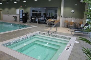 هتل Holiday Inn Express & Suites Cold Lake, An Ihg
