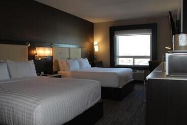 هتل Holiday Inn Express & Suites Cold Lake, An Ihg
