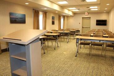 هتل Holiday Inn Express & Suites Cold Lake, An Ihg