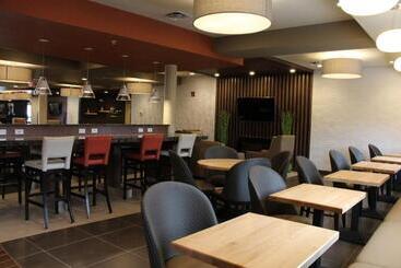 هتل Holiday Inn Express & Suites Cold Lake, An Ihg
