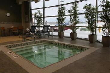 هتل Holiday Inn Express & Suites Cold Lake, An Ihg