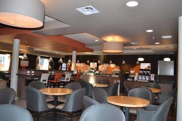 هتل Holiday Inn Express & Suites Cold Lake, An Ihg