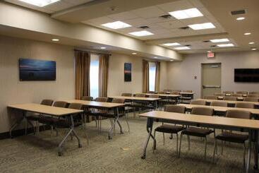 هتل Holiday Inn Express & Suites Cold Lake, An Ihg