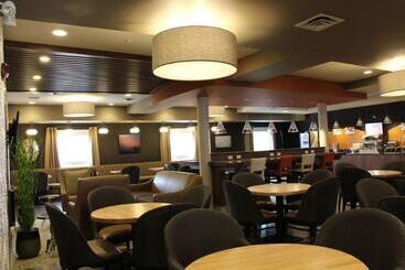هتل Holiday Inn Express & Suites Cold Lake, An Ihg