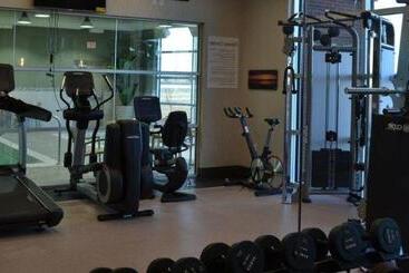 هتل Holiday Inn Express & Suites Cold Lake, An Ihg