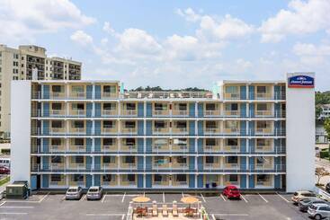 هتل Howard Johnson By Wyndham Virginia Beach At The Beach