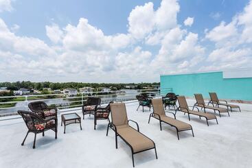 هتل Howard Johnson By Wyndham Virginia Beach At The Beach