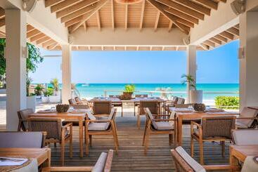 هتل Tamarind Hills Resort & Villas