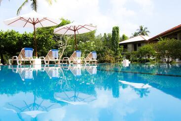 هتل Waterside Bentota