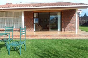 پانسیون Botleng Guest House