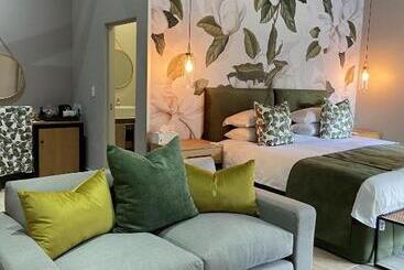 پانسیون Nut Grove Boutique