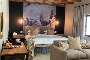پانسیون Nut Grove Boutique