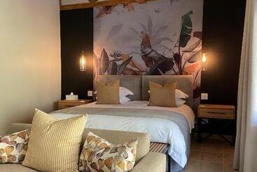 پانسیون Nut Grove Boutique