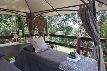 پانسیون Nut Grove Boutique