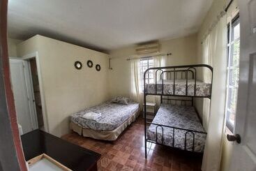 پانسیون Shalom Guest House