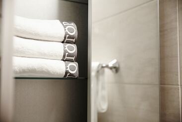 Top Hotel & Residence