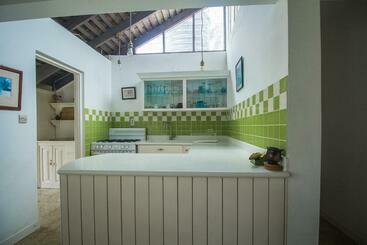 Island Breeze Beach Villa - Duncans
