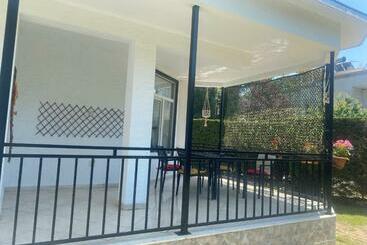 House With A Garden View In Durres - Maminas