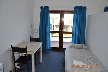 هاستل Backpacker Apartments