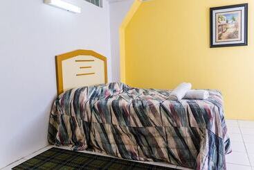 هتل Four Springs Inn