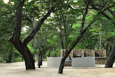 هتل Gwango Elephant Lodge
