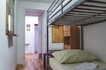 هتل Hostel 24