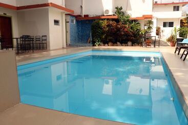هتل La Quinta Santa Elena