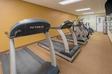 هتل Landmark Suites  Williston