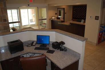 هتل Landmark Suites  Williston