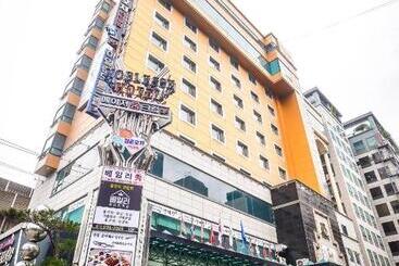 هتل Noblesse Tourist