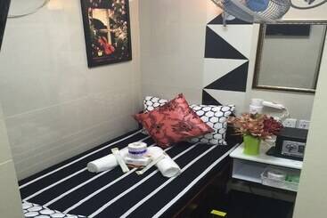 هتل Skycity Hostel