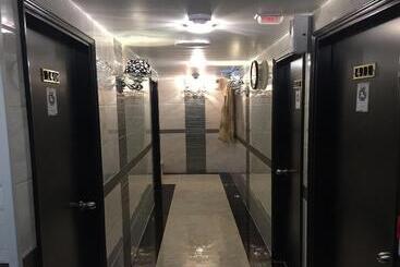 هتل Skycity Hostel