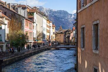 Les Loges Annecy Vieille Ville