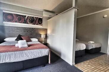 مُتل Raceview Motor Inn