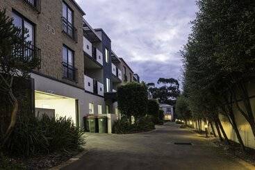 Oceanic On Thompson Apartments
