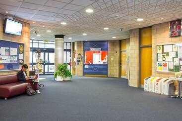 پانسیون Agnes Blackadder Hall Campus Accommodation